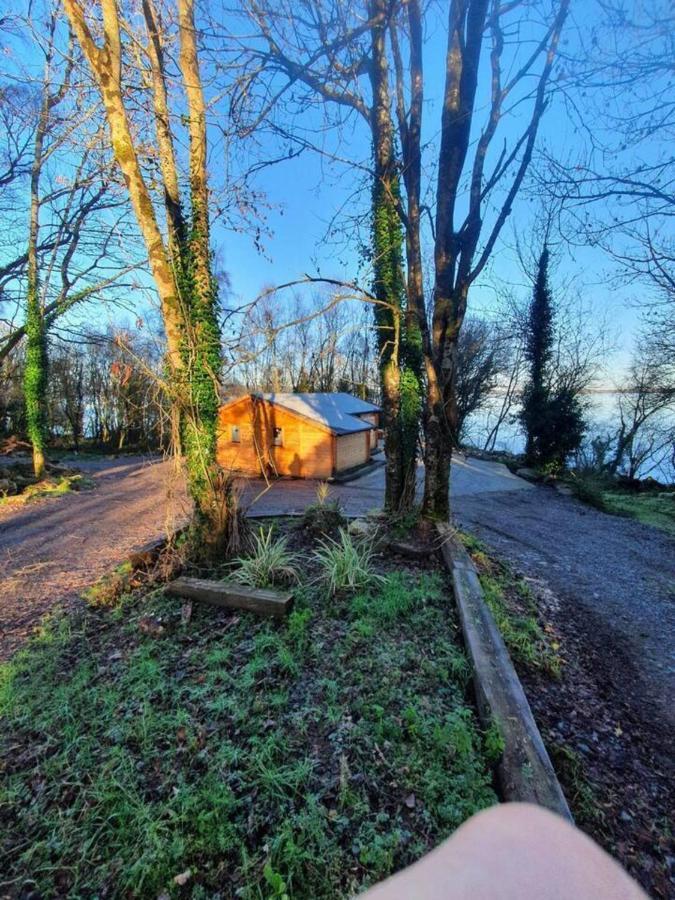 Stunning Log Cabin On The Lake Villa Portroe Eksteriør billede